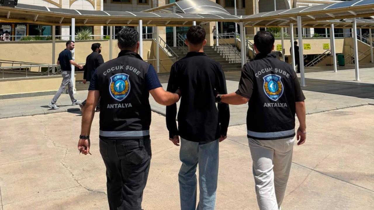 Antalya'da "Devlet Biziz" Diyen Sosyal Medya Magandasına Emniyet Freni!